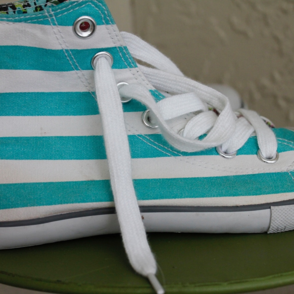 4/$20 Aeropostale blue and white striped high tops - Picture 6 of 7
